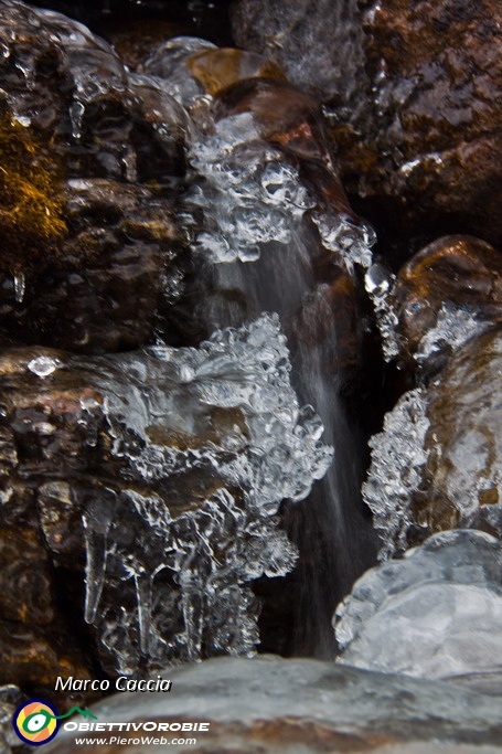 01_Ghiaccio e acqua in Val di Timo.JPG